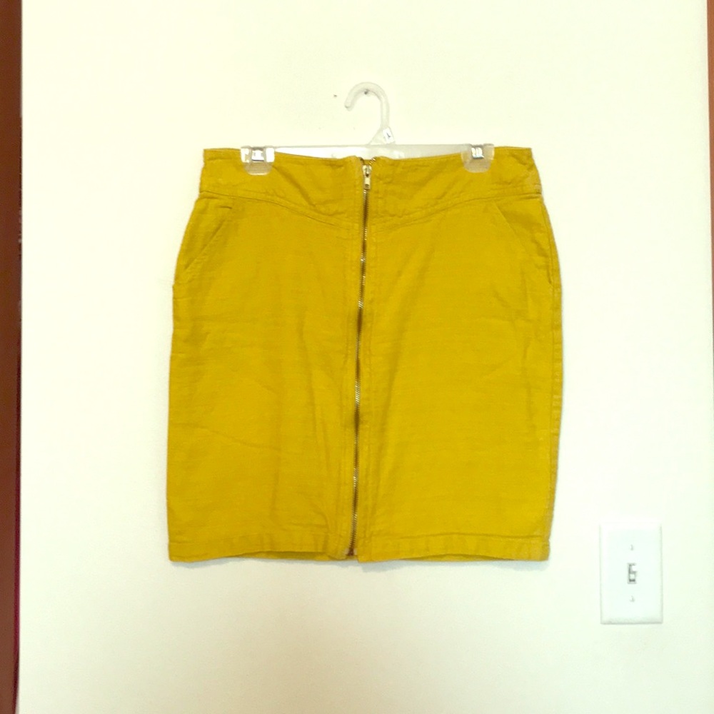 Mustard pencil skirt with zipper in the front!